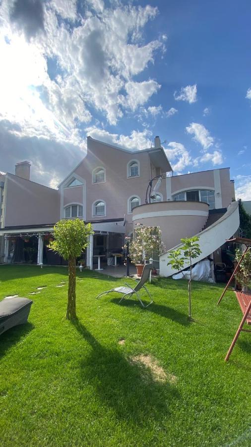 Meduza Wellness Spa S Ubytovanim Hlohovec Exteriér fotografie
