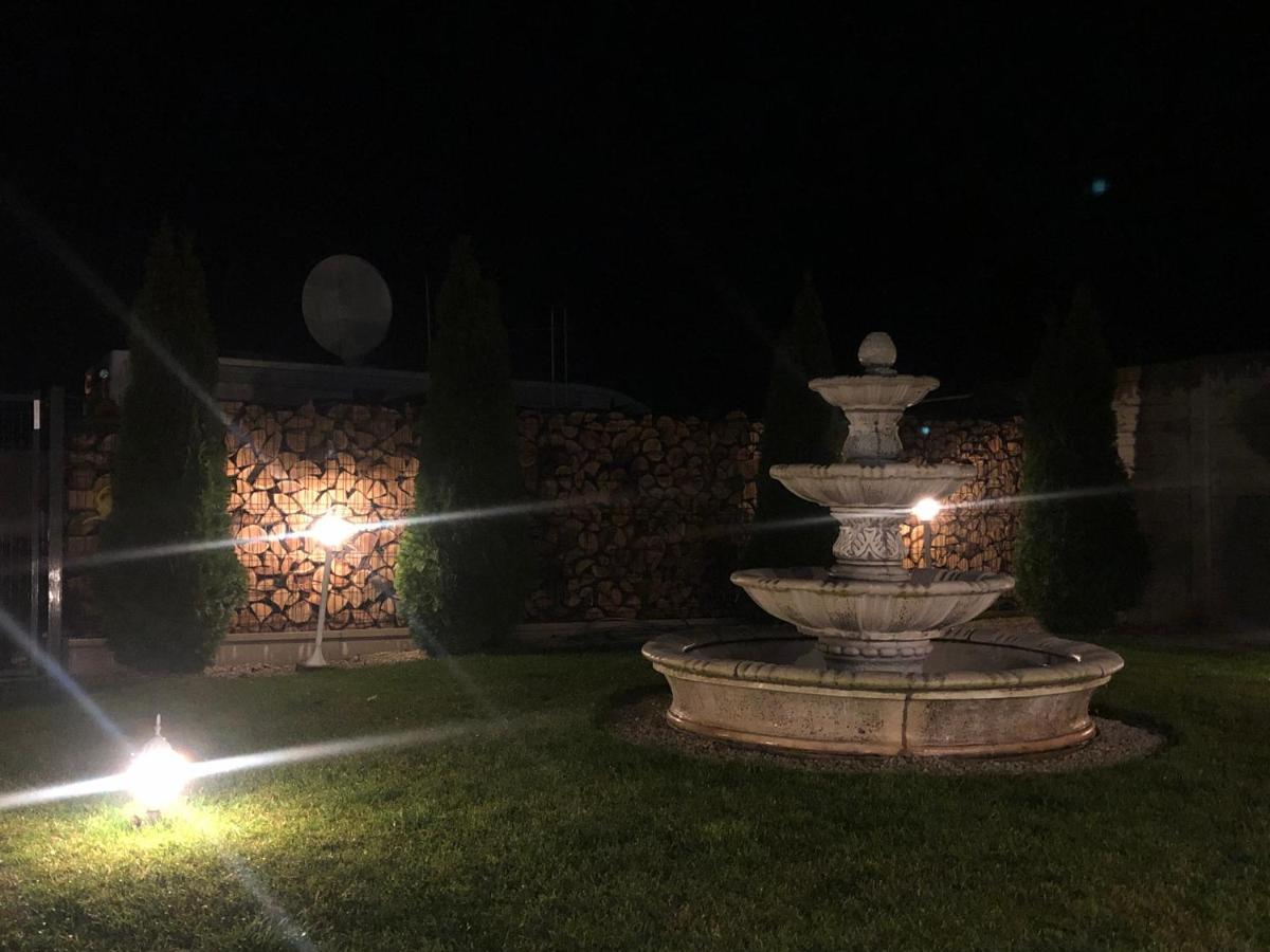 Meduza Wellness Spa S Ubytovanim Hlohovec Exteriér fotografie