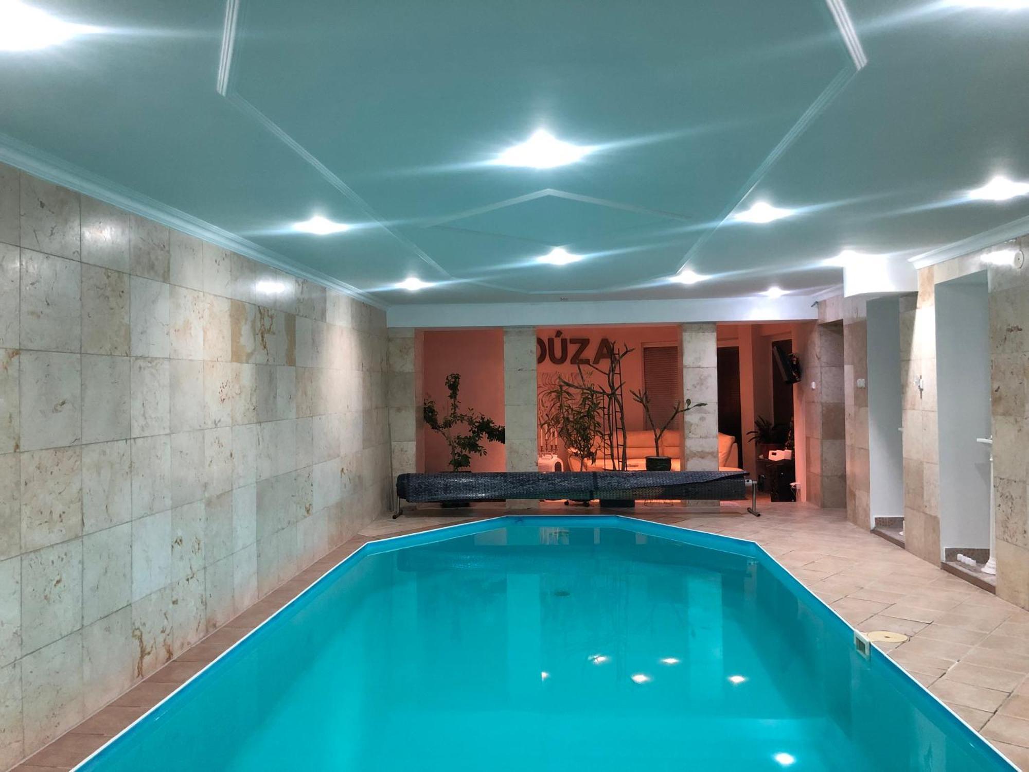 Meduza Wellness Spa S Ubytovanim Hlohovec Exteriér fotografie