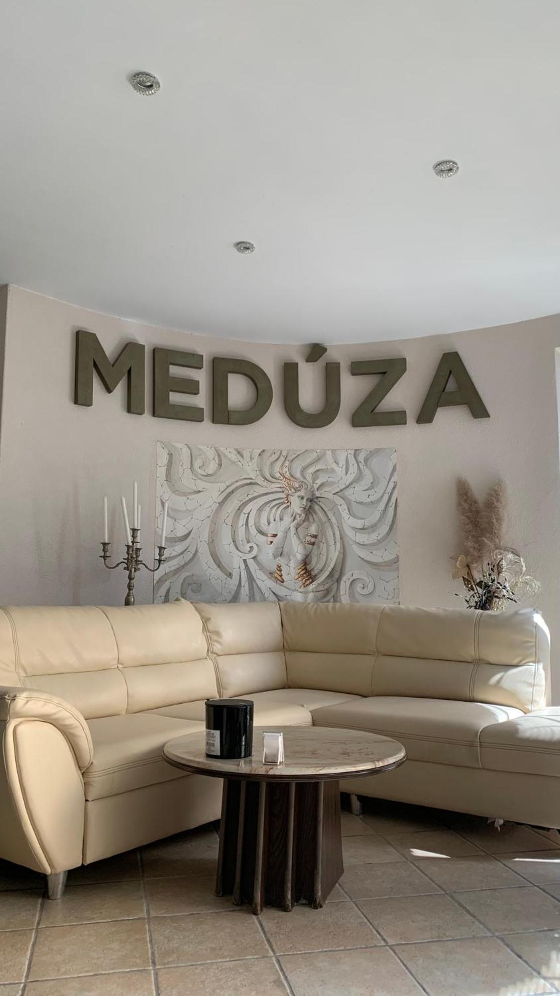 Meduza Wellness Spa S Ubytovanim Hlohovec Exteriér fotografie